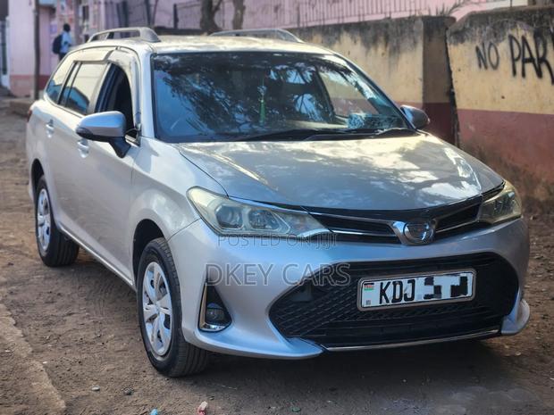 Toyota Corolla Fielder 2016 Silver
