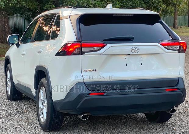 Toyota RAV4 2019 White