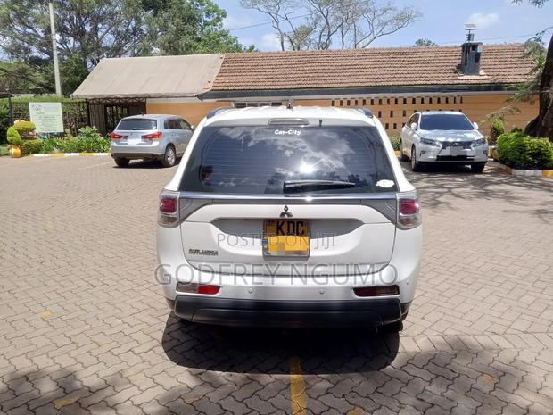 Mitsubishi Outlander 2014 White