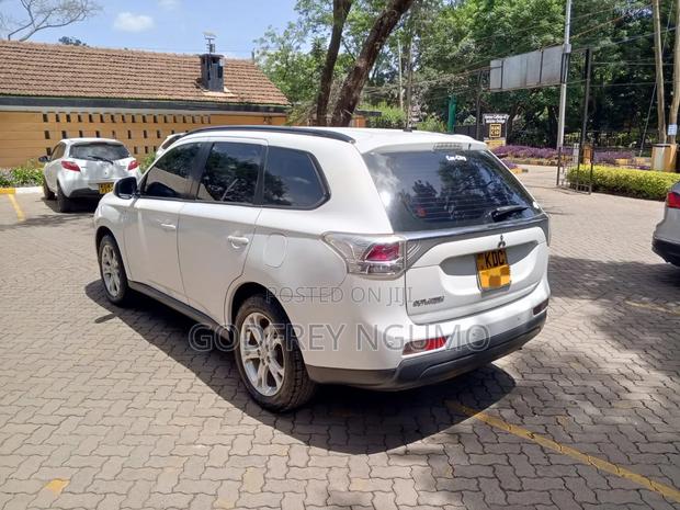 Mitsubishi Outlander 2014 White