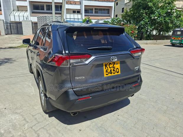 Toyota RAV4 Limited AWD 2020 Gray
