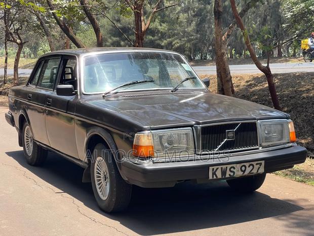 Volvo 240 1983 Brown