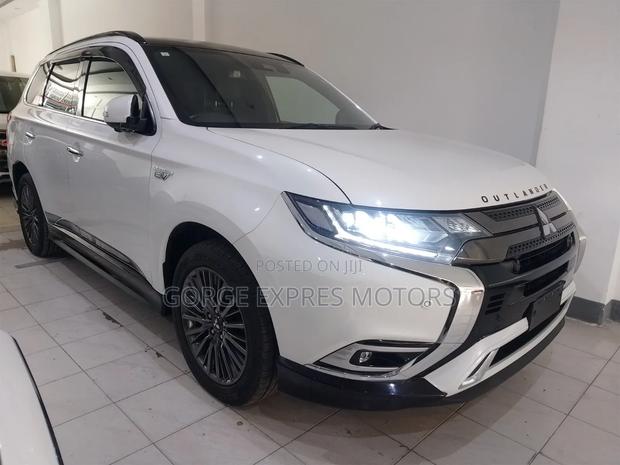 Mitsubishi Outlander 2019 White