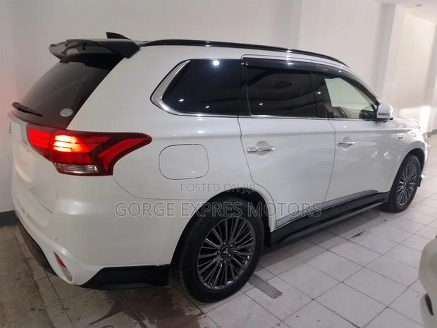 Mitsubishi Outlander 2019 White