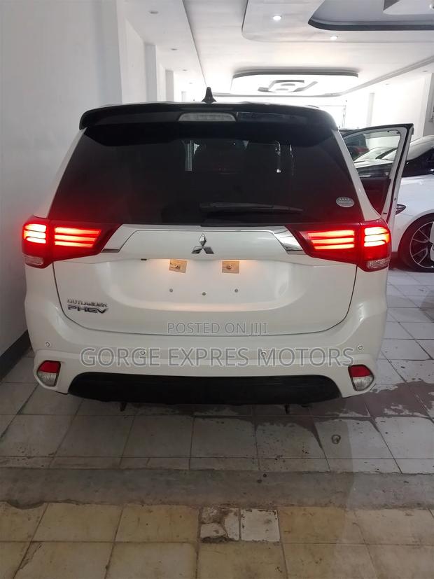 Mitsubishi Outlander 2019 White