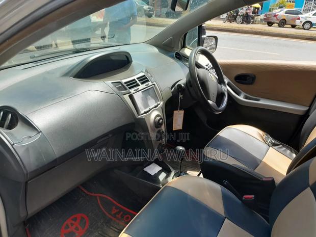 Toyota Vitz 2012 Silver