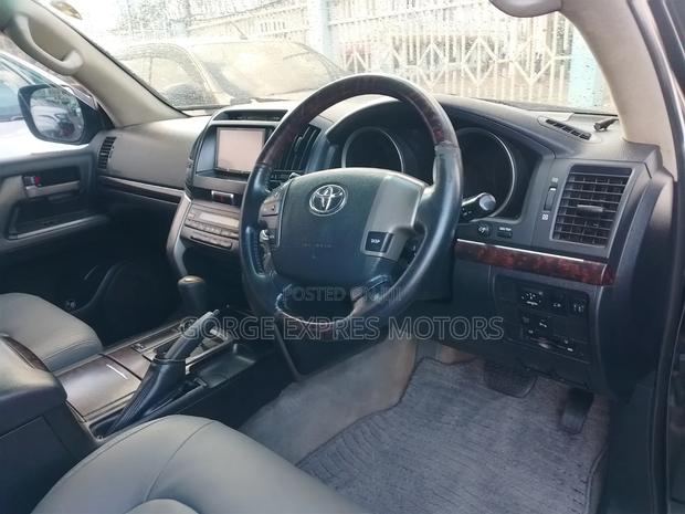 Toyota Land Cruiser 4.6 V8 AX 2010 Black