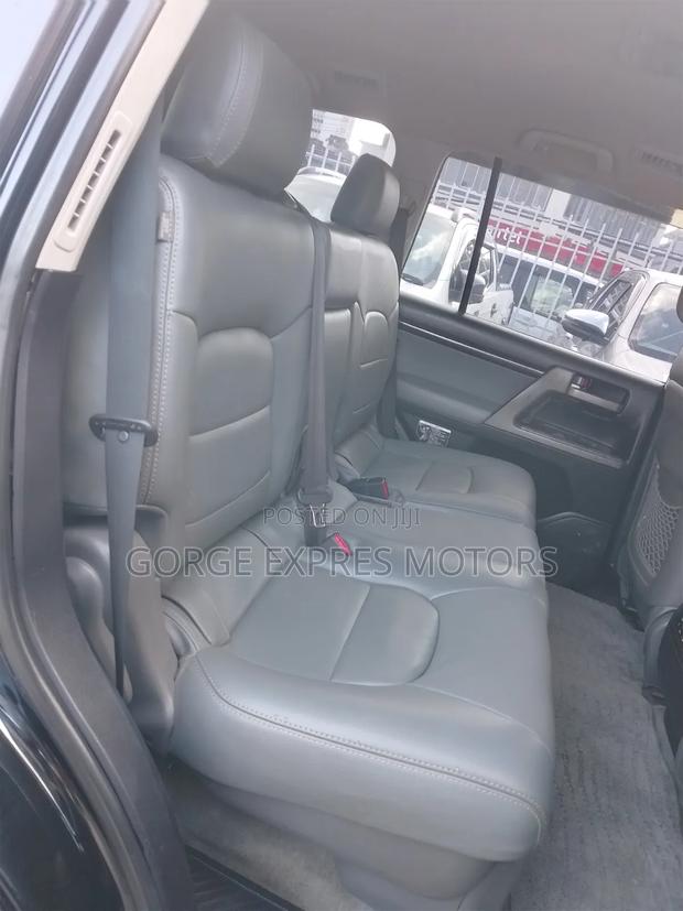 Toyota Land Cruiser 4.6 V8 AX 2010 Black