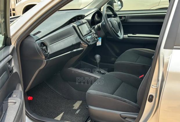 Toyota Axio 1.5 Hybrid 2WD 2019 Silver
