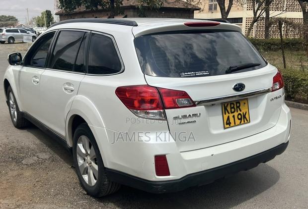 Subaru Outback 2011 Pearl