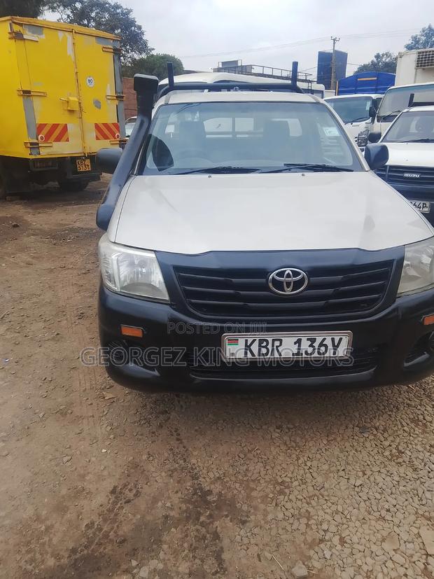 Isuzu D-MAX 2011 Gold