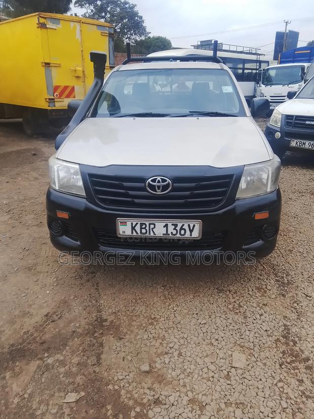 Isuzu D-MAX 2011 Gold