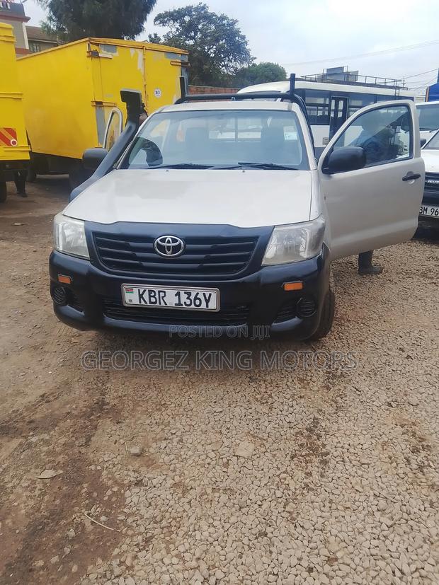 Isuzu D-MAX 2011 Gold