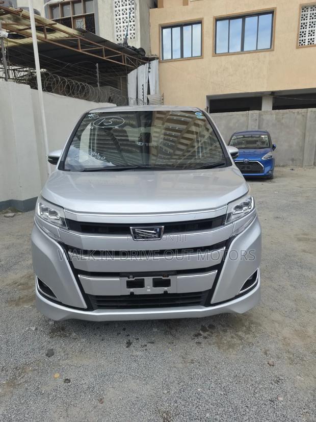Toyota Noah 2020 Silver