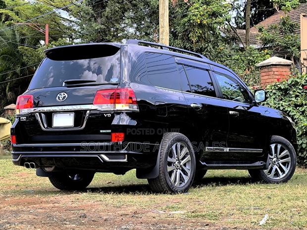Toyota Land Cruiser 4.6 V8 ZX 2019 Black