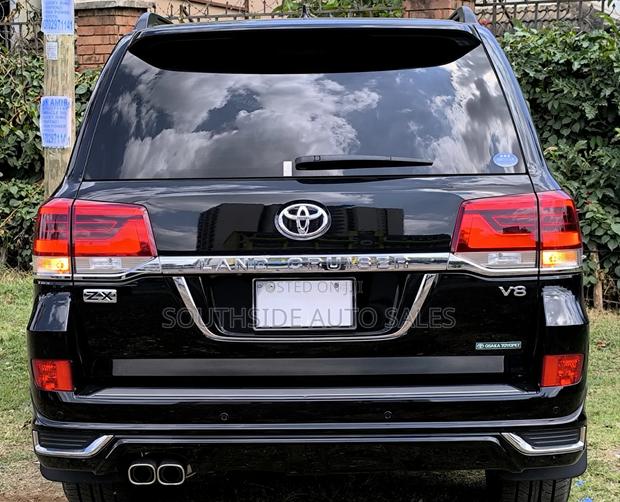 Toyota Land Cruiser 4.6 V8 ZX 2019 Black