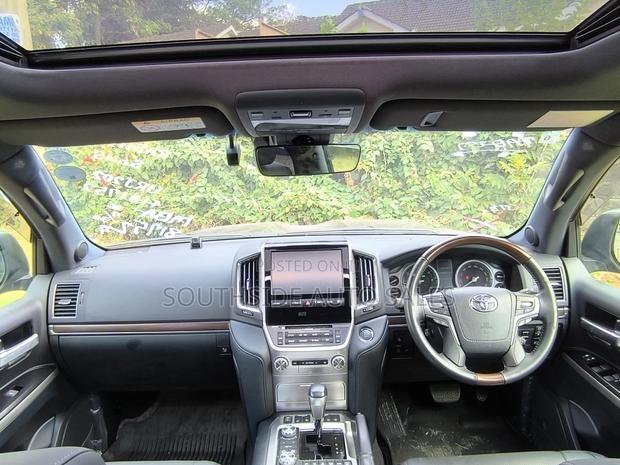 Toyota Land Cruiser 4.6 V8 ZX 2019 Black