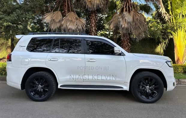 Toyota Land Cruiser 4.6 V8 ZX 2015 White