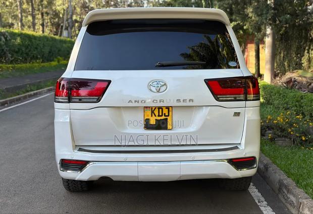 Toyota Land Cruiser 4.6 V8 ZX 2015 White