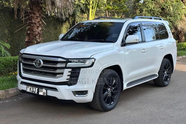 Toyota Land Cruiser 4.6 V8 ZX 2015 White
