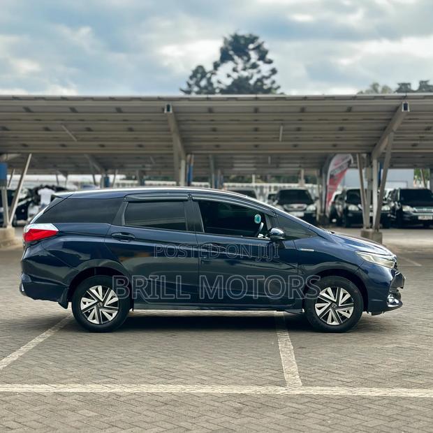 Honda Fit Shuttle 2018 Blue