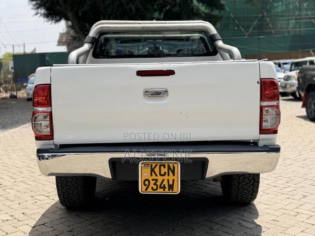 Toyota Hilux 2013 White