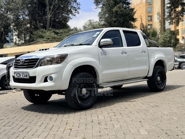 Toyota Hilux 2013 White