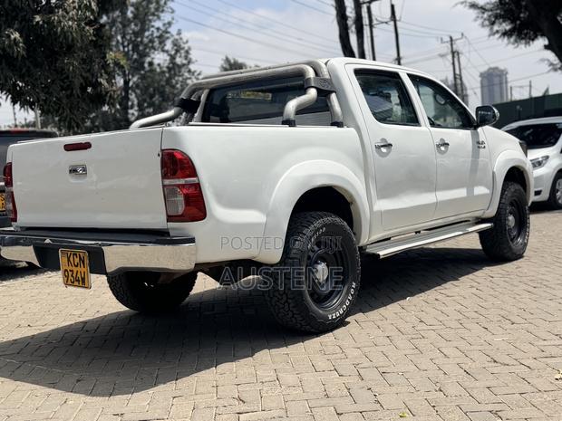 Toyota Hilux 2013 White
