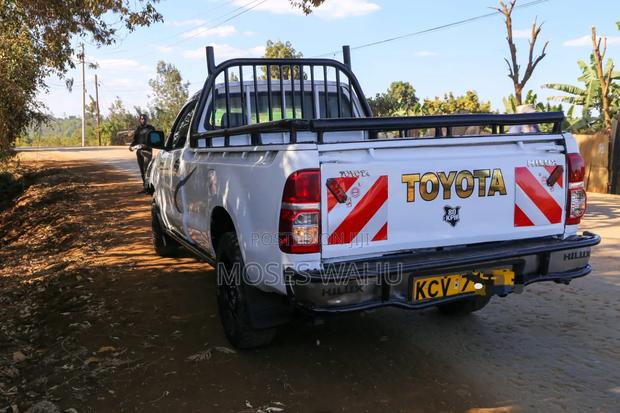 Toyota Hilux 2.5 D-4D SRX 2012 White