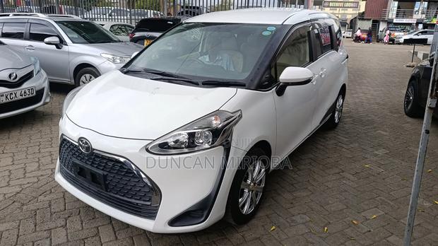 Toyota Sienta 2019 White