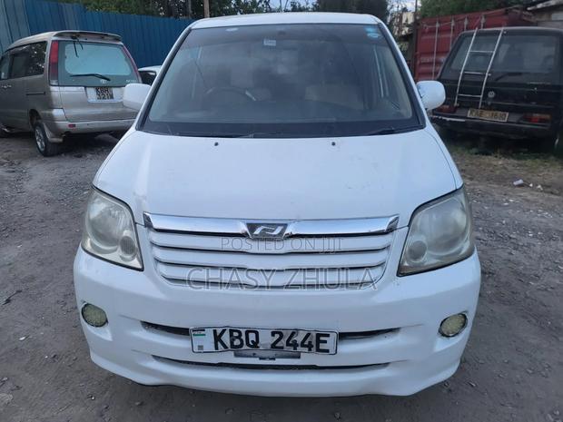 Toyota Voxy 2005 White