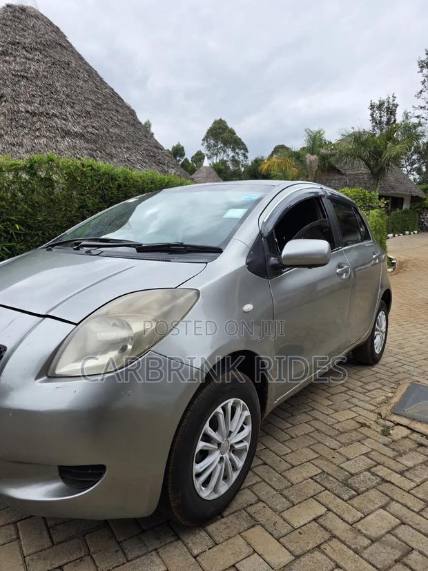 Toyota Vitz 2007 Silver
