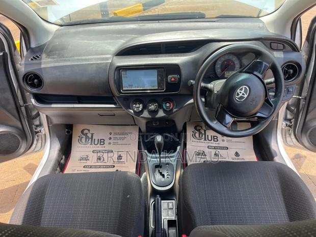 Toyota Vitz 2017 Silver