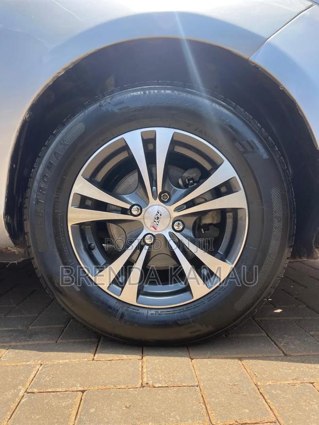 Toyota Vitz 2017 Silver