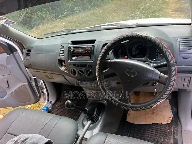 Toyota Hilux WORKMATE 2014 White