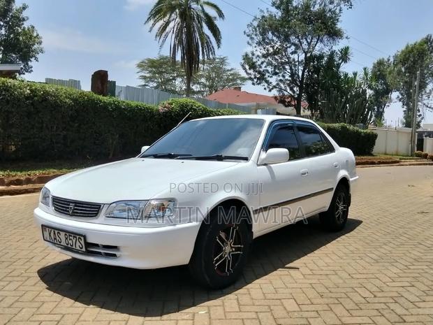 Toyota Corolla 2000 White