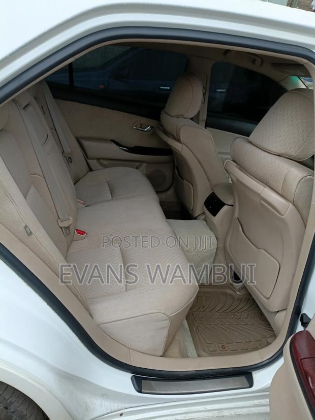 Toyota Crown 2009 Ivory