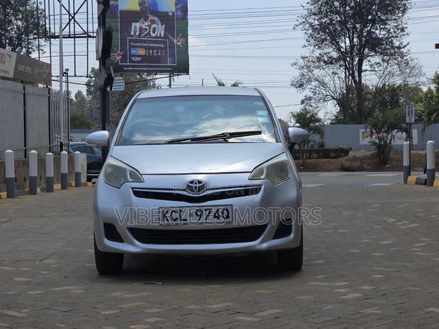 Toyota Ractis 2011 Silver