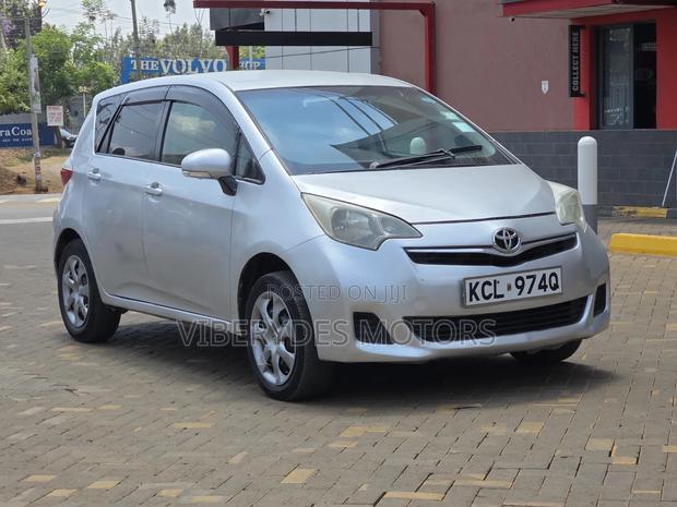 Toyota Ractis 2011 Silver