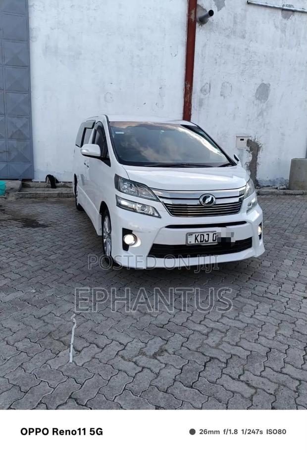 Toyota Vellfire V 2.4 FWD 8-Seater 2014 White