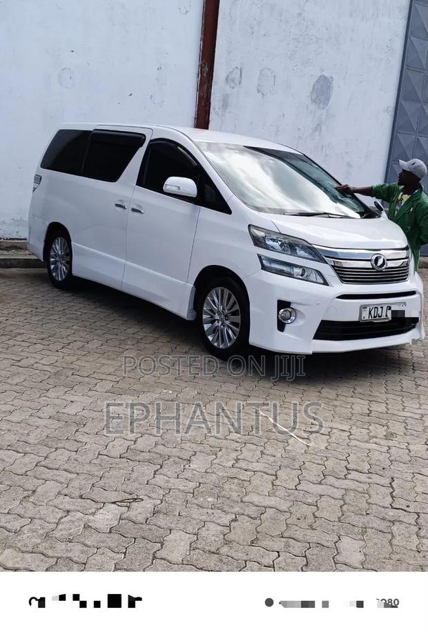 Toyota Vellfire V 2.4 FWD 8-Seater 2014 White