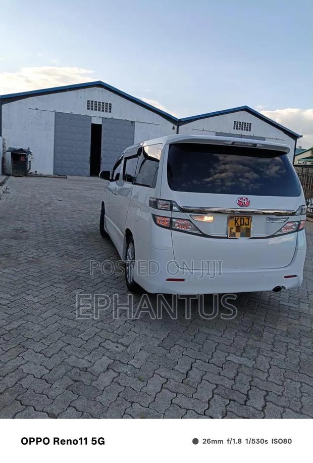Toyota Vellfire V 2.4 FWD 8-Seater 2014 White