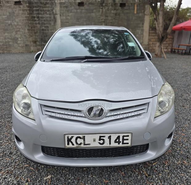 Toyota Auris 2010 Silver