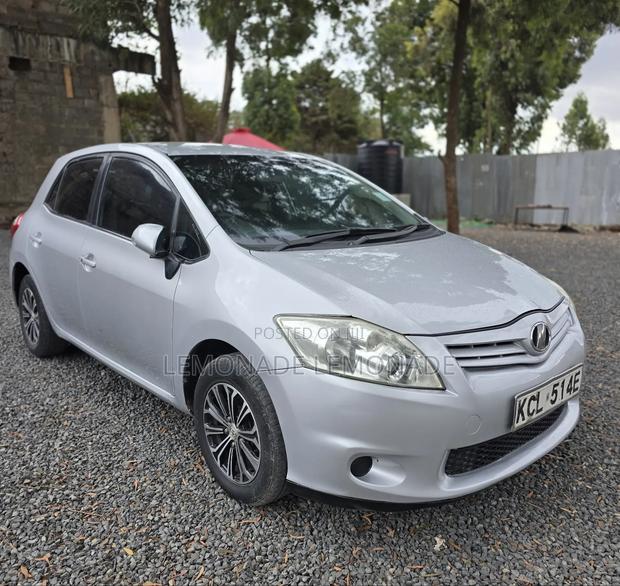 Toyota Auris 2010 Silver