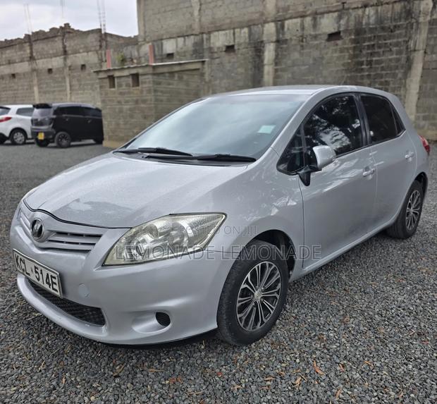 Toyota Auris 2010 Silver