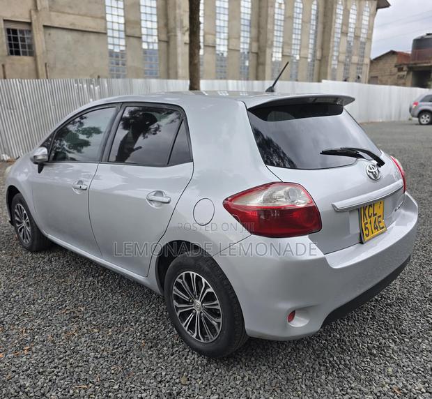 Toyota Auris 2010 Silver