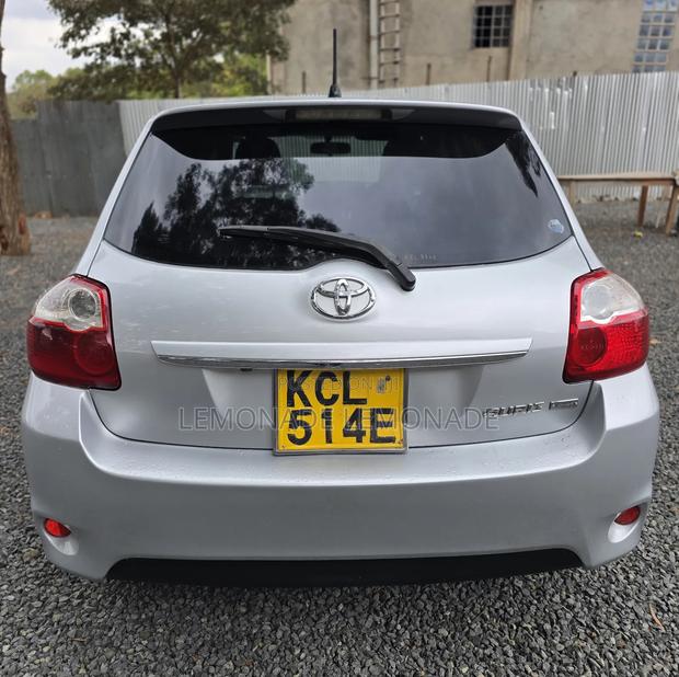 Toyota Auris 2010 Silver