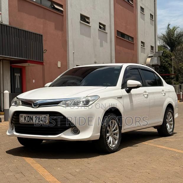 Toyota Axio 1.5 Hybrid 2WD 2017 Pearl