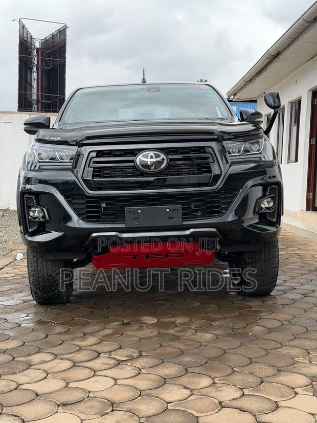 Toyota Hilux 2019 Black