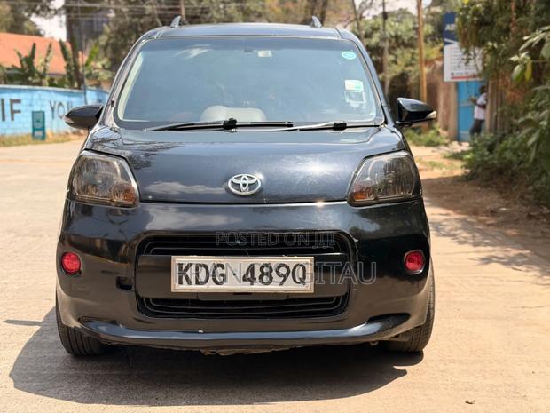 Toyota Porte 2014 Black